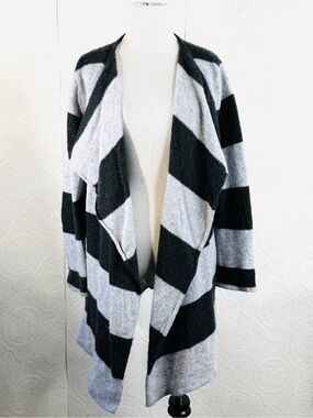 Claudia Nichole sz Large Cardigan Sweater 100% Cashmere Gray Black Open Front